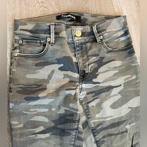 Express ankle jegging/legging. Camo print. Size 2 petite.